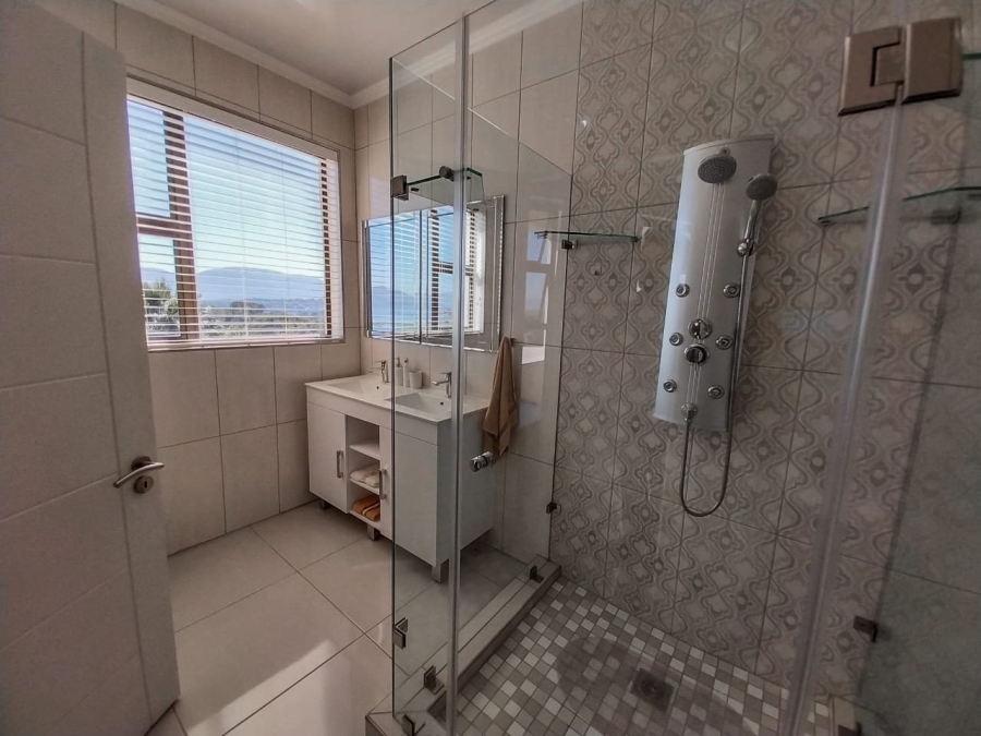 5 Bedroom Property for Sale in Meerhof North West